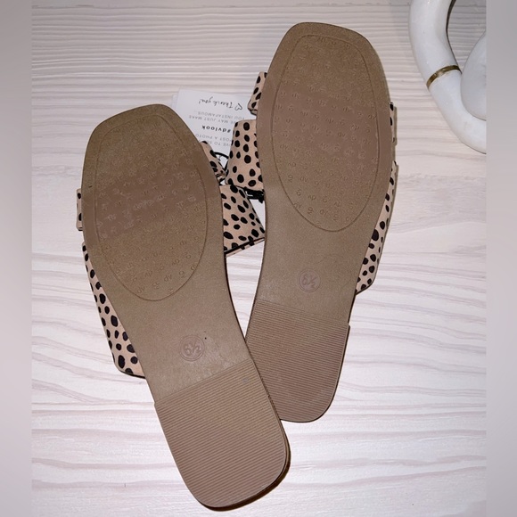 NEW DV Sandals - Picture 2 of 2